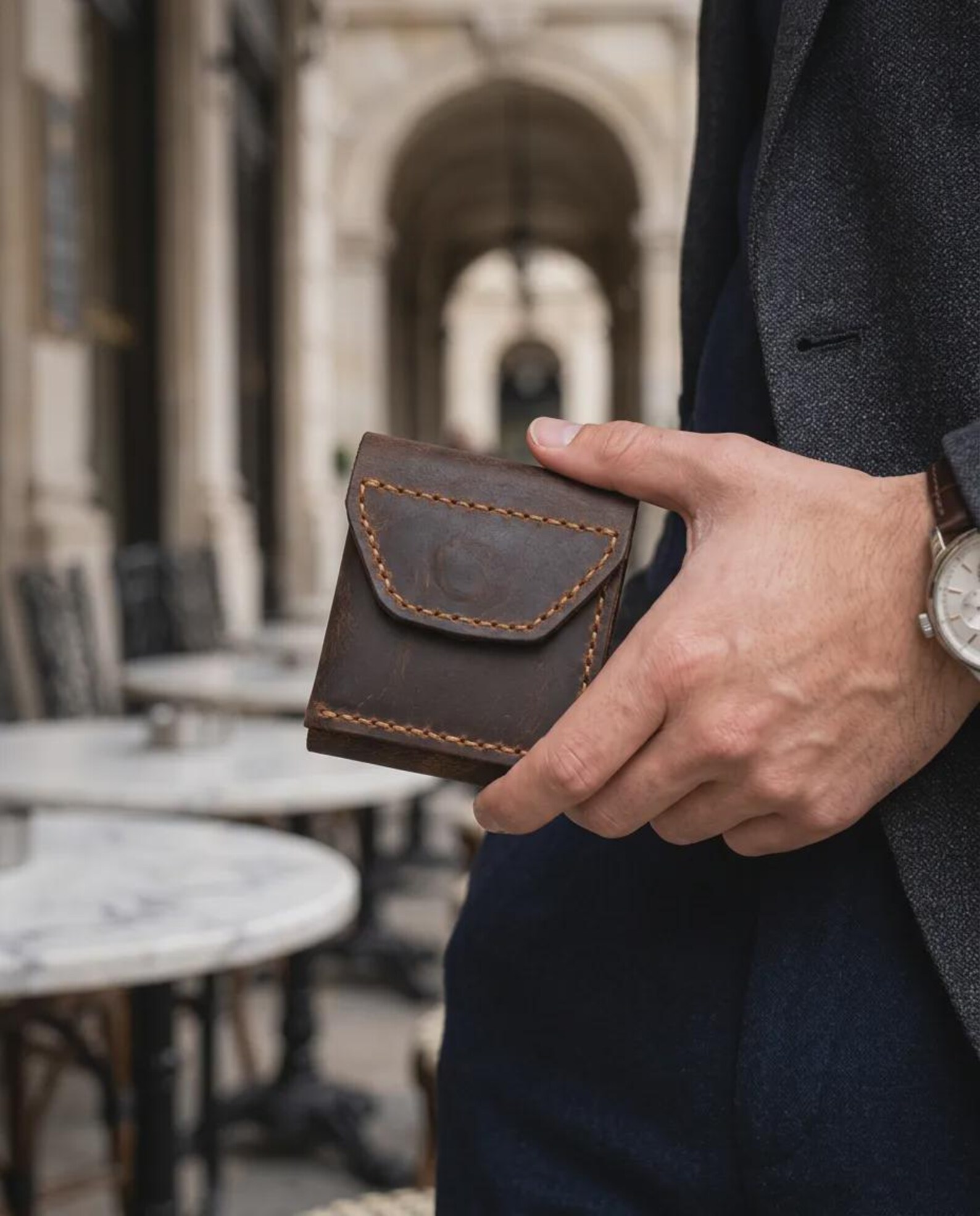 Handgefertigtes Kartenetui aus echtem Leder – Hochformat